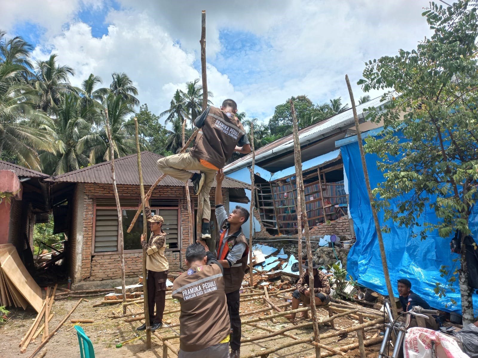 Kwarcab Sijunjung  Bangun Belasan Huntara Bagi Warga Korban Gempa Pasbar dan Pasaman