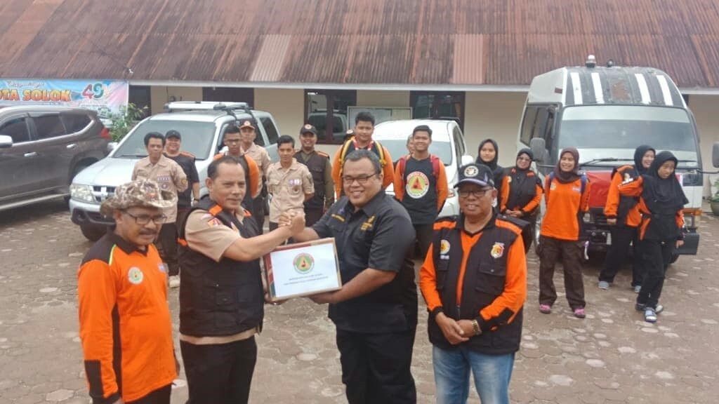 Kak Reiner Lepas Rombongan Pramuka Peduli Menuju Lima Puluh Kota